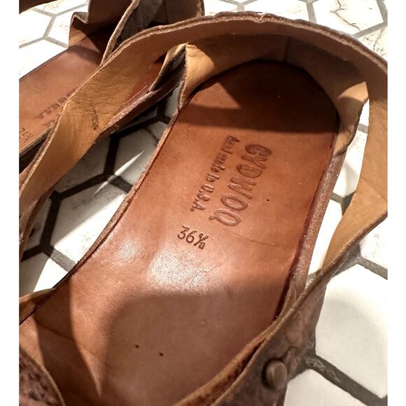 Brown Leather Split-Toe Flats with Bow Detail - Picture 2 of 12